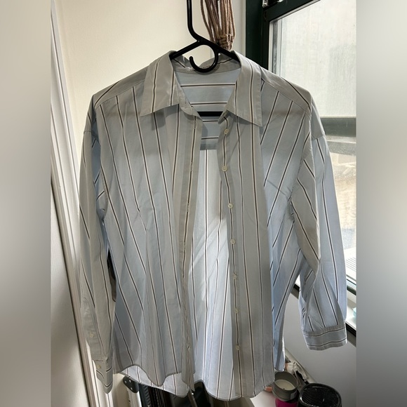 ARITZIA OVERSIZED BUTTON DOWN - Picture 2 of 6